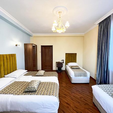 Phazisi Hotel Тбилиси Екстериор снимка