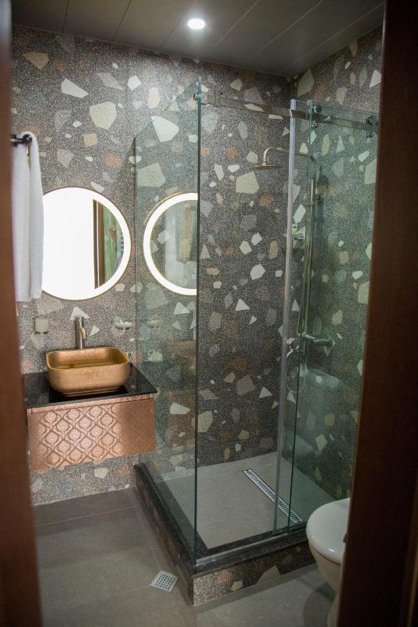 Phazisi Hotel Тбилиси Екстериор снимка