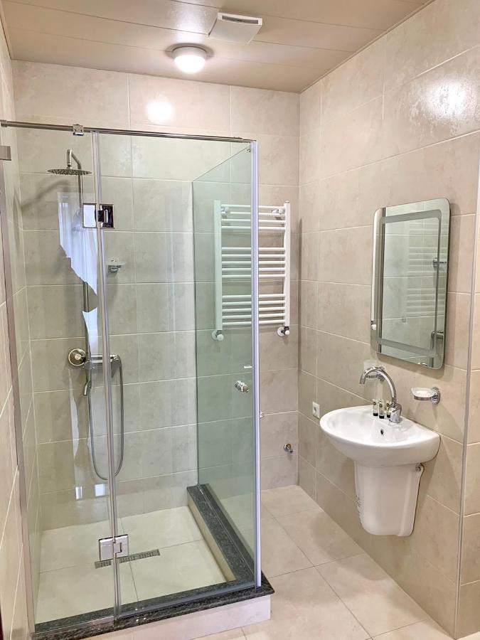 Phazisi Hotel Тбилиси Екстериор снимка