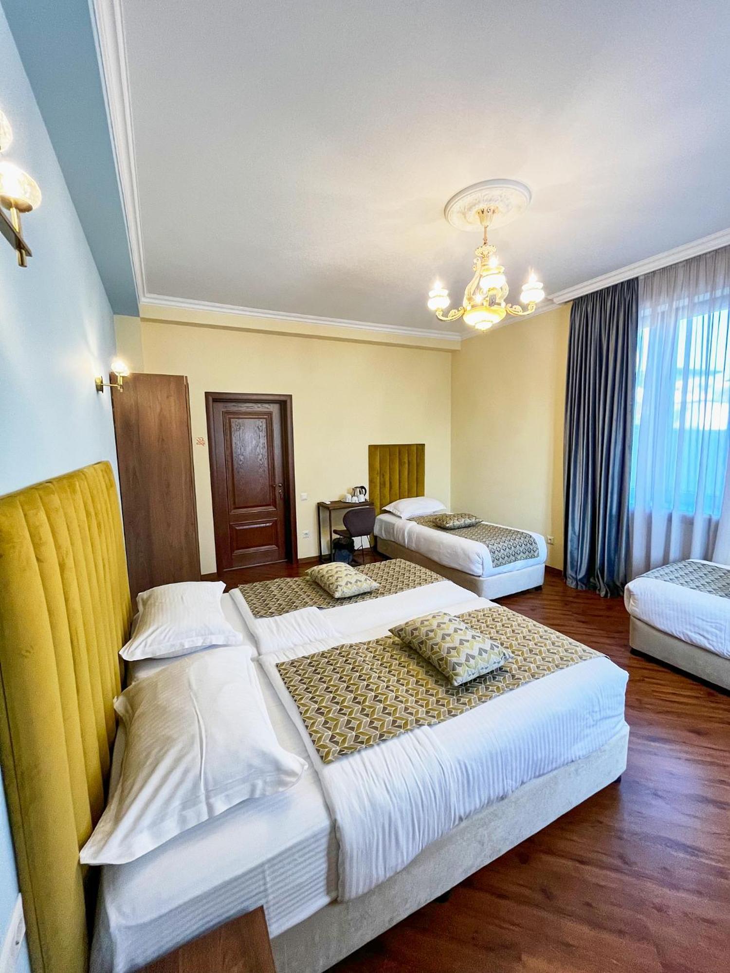 Phazisi Hotel Тбилиси Екстериор снимка