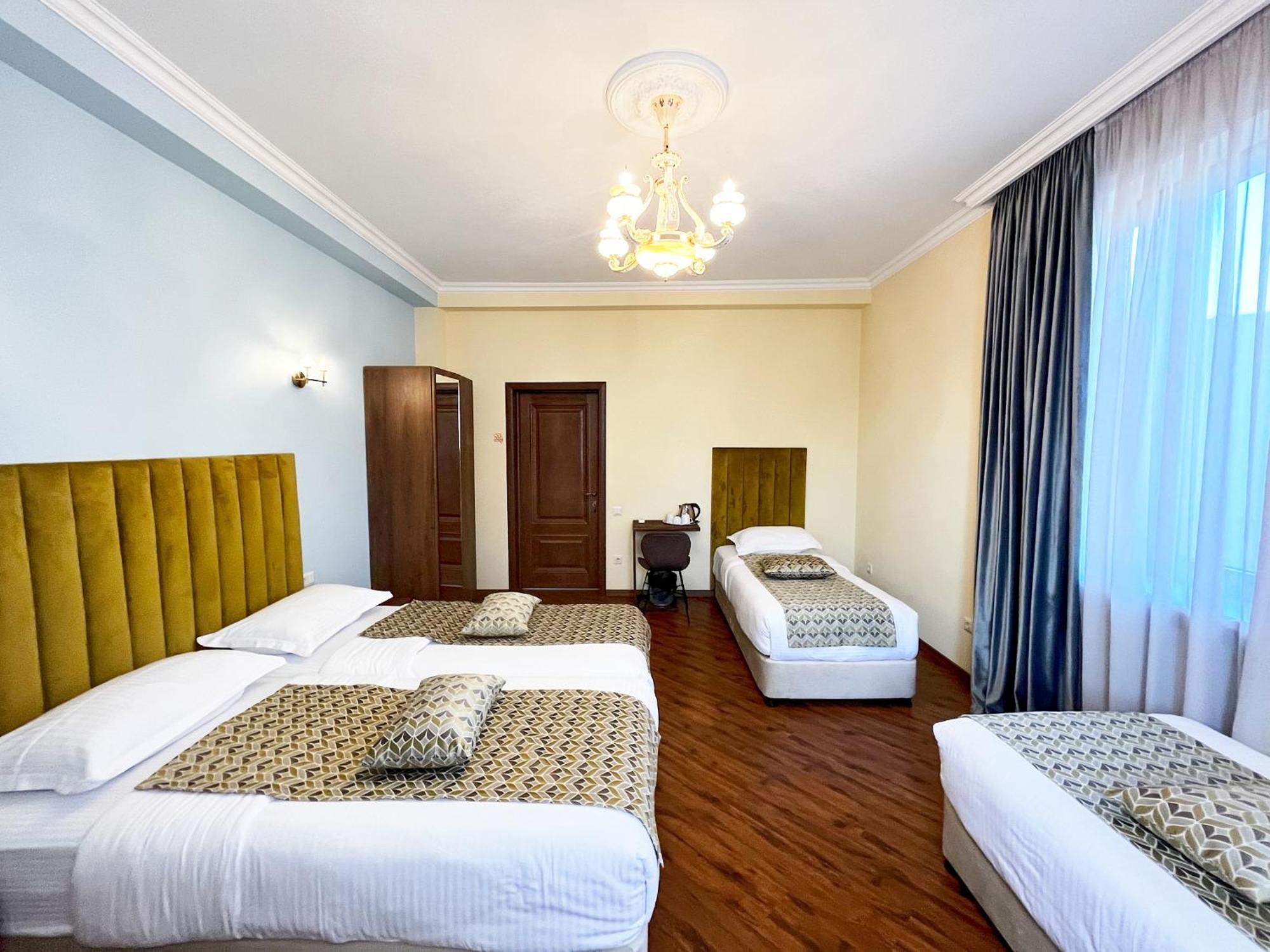 Phazisi Hotel Тбилиси Екстериор снимка