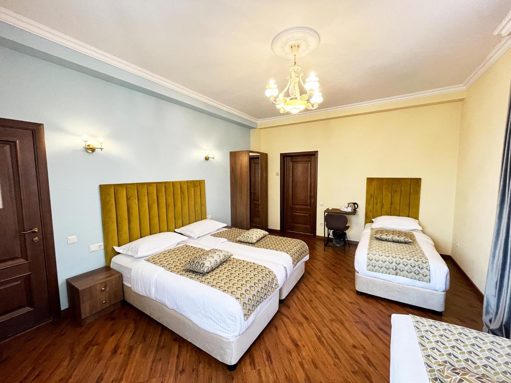 Phazisi Hotel Тбилиси Екстериор снимка